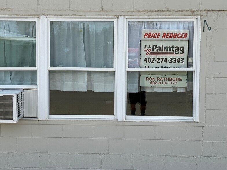 More Photos Of 833 Nemaha St, Humboldt Freestanding For Sale