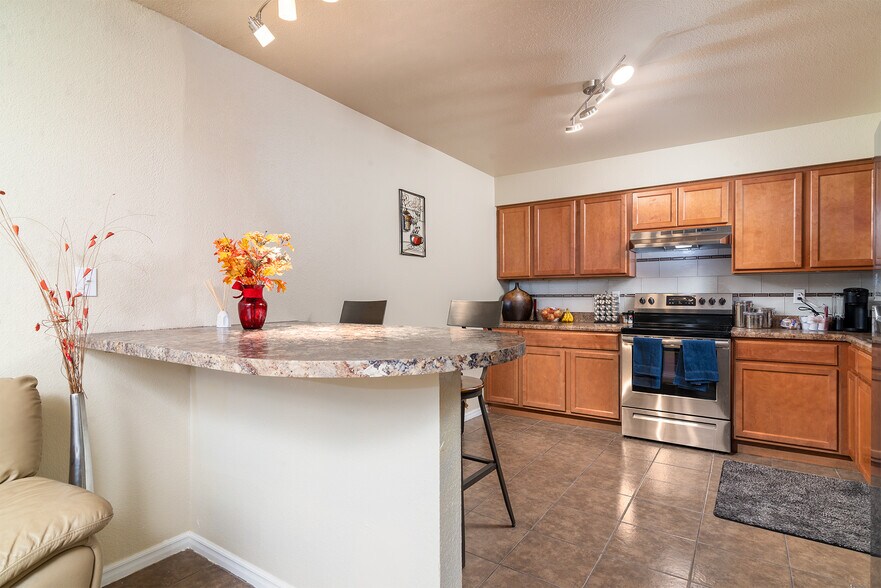 More Photos Of 528 W La Jolla Dr, Tempe Apartments For Sale