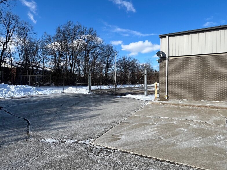 More Photos Of 2401 Chicago St, Valparaiso Telecom Hotel Data Hosting For Lease