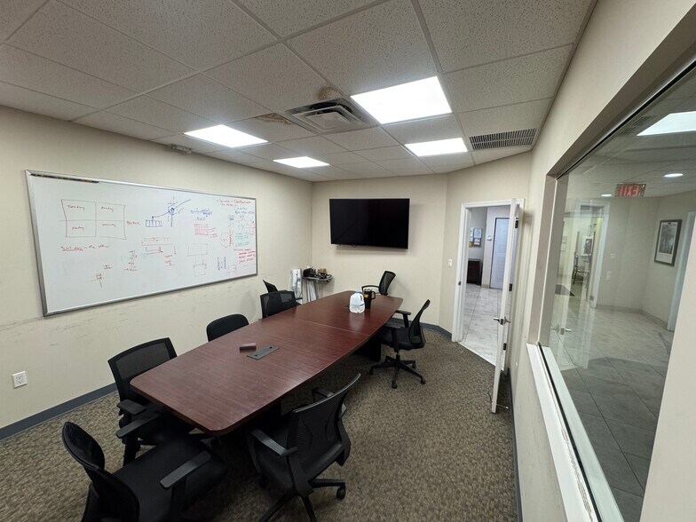 More Photos Of 1001 NW 72nd St, Miami Warehouse For Lease