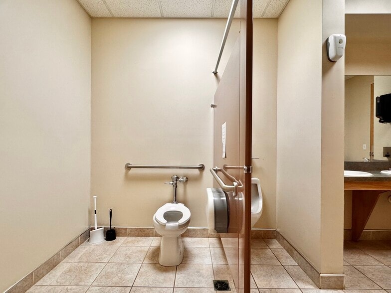 More Photos Of 684 Berkmar Cir, Charlottesville Office For Lease