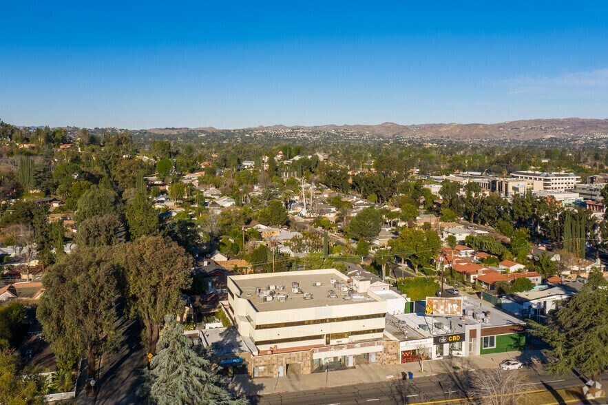 More Photos Of 5311 Topanga Canyon Blvd, Woodland Hills Office For Lease