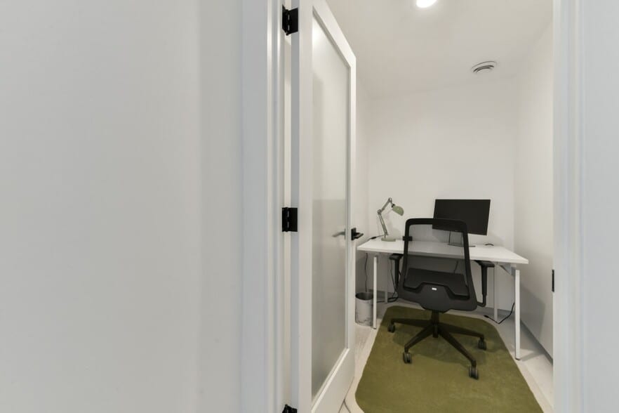 More Photos Of 555 E 2nd St, South Boston Loft Creative Space For Lease