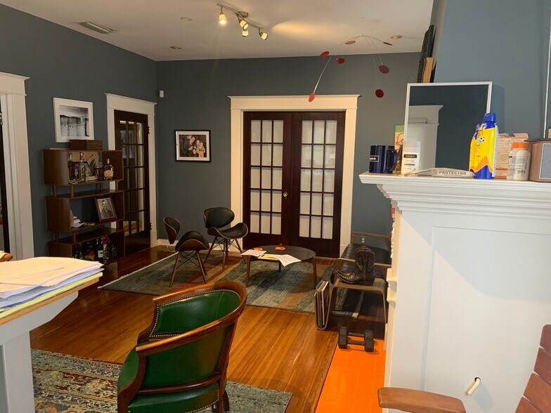 More Photos Of 1615 W 6th St, Austin Office Residential For Lease