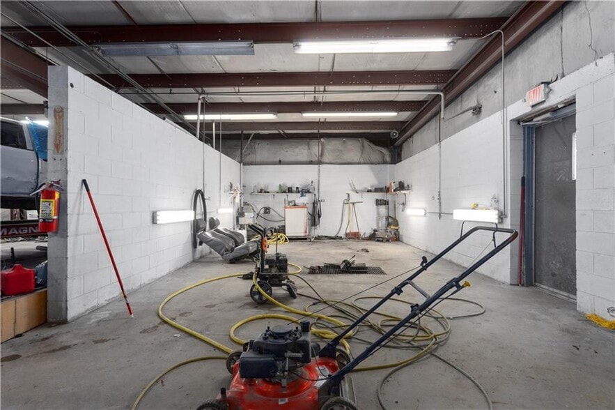 More Photos Of 3709 Pickett Rd, Saint Joseph Auto Repair For Sale