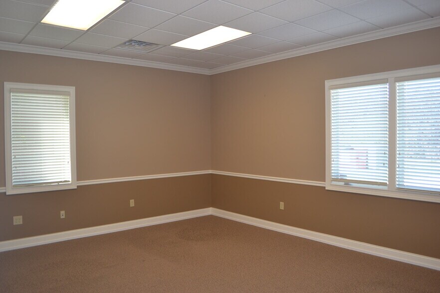 More Photos Of 3930 Mezzanine Dr, Lafayette Medical For Lease