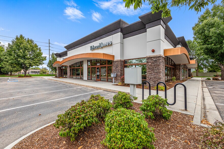 More Photos Of 3919-3999 E Overland Rd, Meridian Storefront For Lease