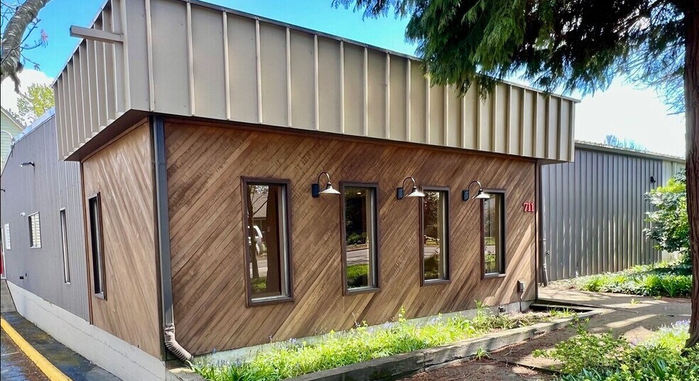 More Photos Of 711 NW 3rd St, Corvallis Research And Development For Lease