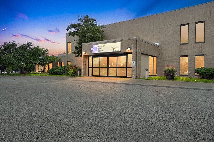 Primary Photo Of 890 S Garfield Ave, Libertyville Medical For Lease