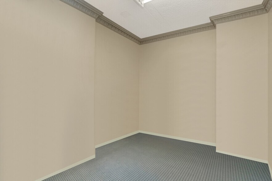 More Photos Of 255 Montreal Rd, Ottawa Storefront Retail Office For Lease