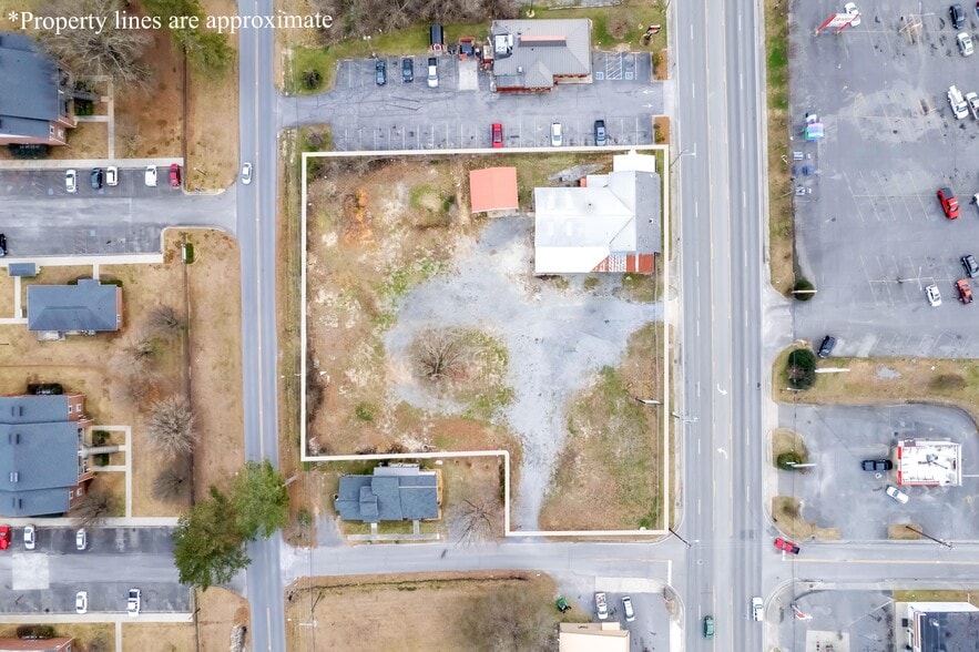 More Photos Of 428 S 3rd Ave, Chatsworth Freestanding For Sale