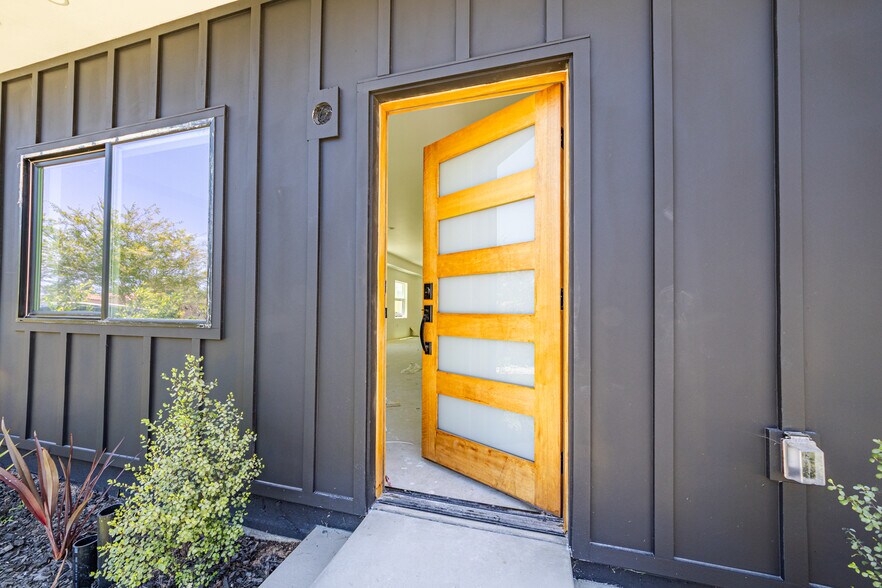 More Photos Of 1557 S Ogden Dr, Los Angeles Apartments For Sale