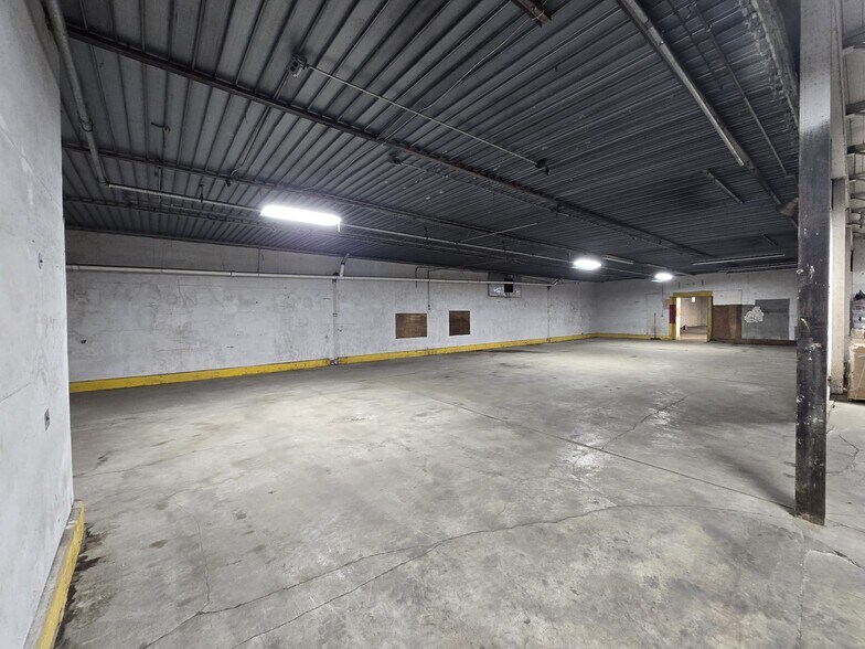 More Photos Of 15500 Woodrow Wilson St, Detroit Industrial For Lease