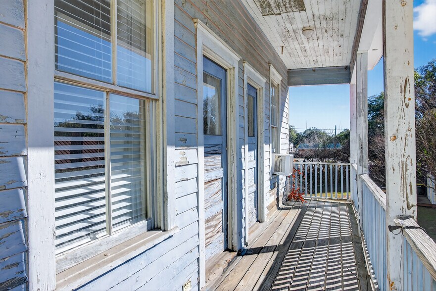 More Photos Of 11 E 41st St, Savannah Storefront Retail Residential For Sale