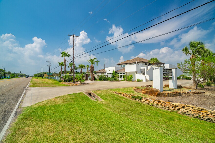 More Photos Of 1703 Highway 35 S, Rockport Office Residential For Lease