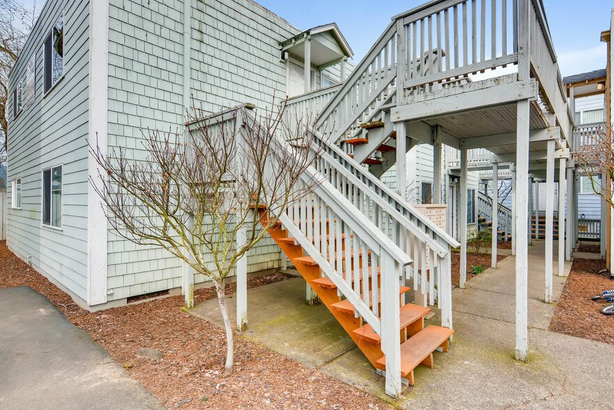 More Photos Of 8415 N Fessenden St, Portland Apartments For Sale