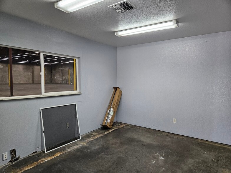 More Photos Of 2084 Lapham Dr, Modesto Warehouse For Sale