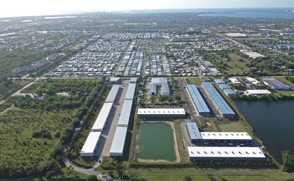 More Photos Of 16261 Pine Ridge Rd, Fort Myers Warehouse For Lease