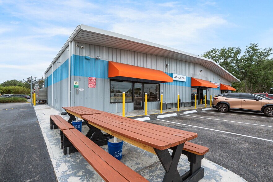 More Photos Of 2443 US Highway 301 N, Ellenton General Retail For Lease