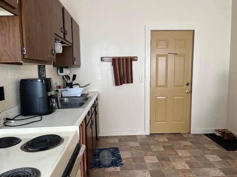 More Photos Of 1040 7th Ave, Baldwin Apartments For Sale