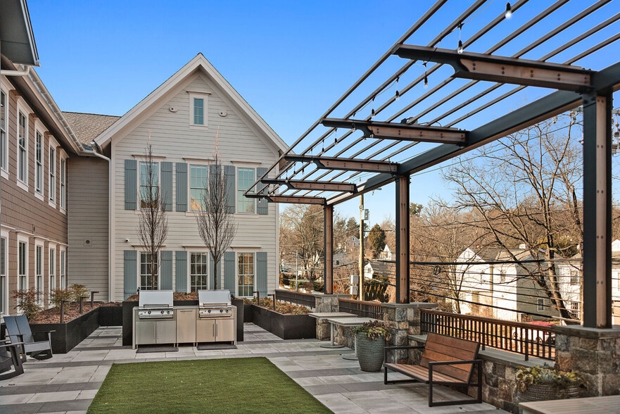 More Photos Of 102 Heights Rd, Darien Apartments For Lease