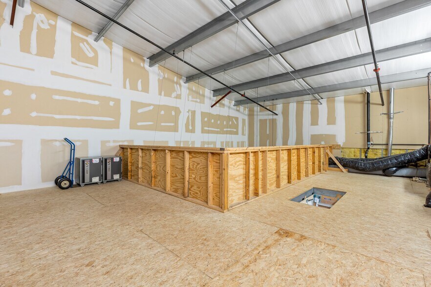 More Photos Of 939-941 Salem St, Groveland Storefront Retail Office For Sale