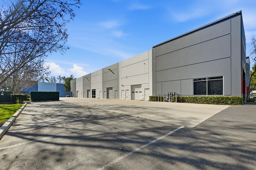 More Photos Of 2130-2162 Ringwood Ave, San Jose Showroom For Sale