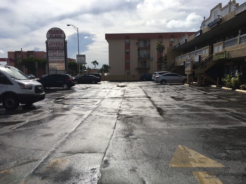 More Photos Of 6890 W Flagler St, Miami Unknown For Lease
