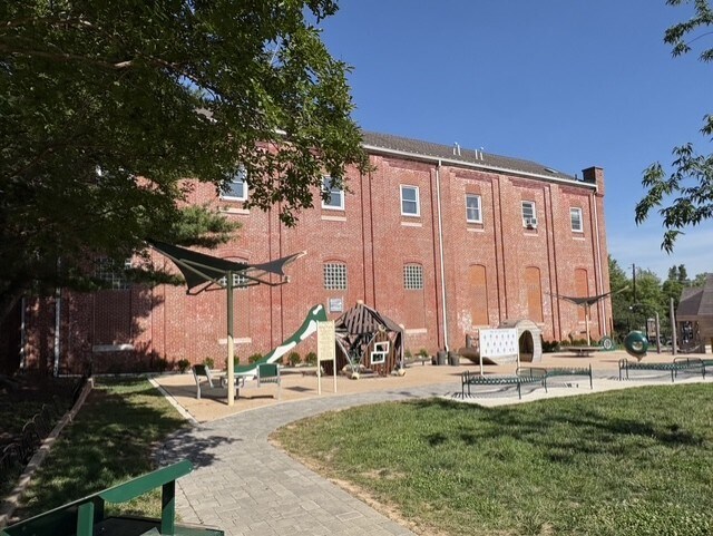 More Photos Of 4207 Gallatin St, Hyattsville Office For Lease