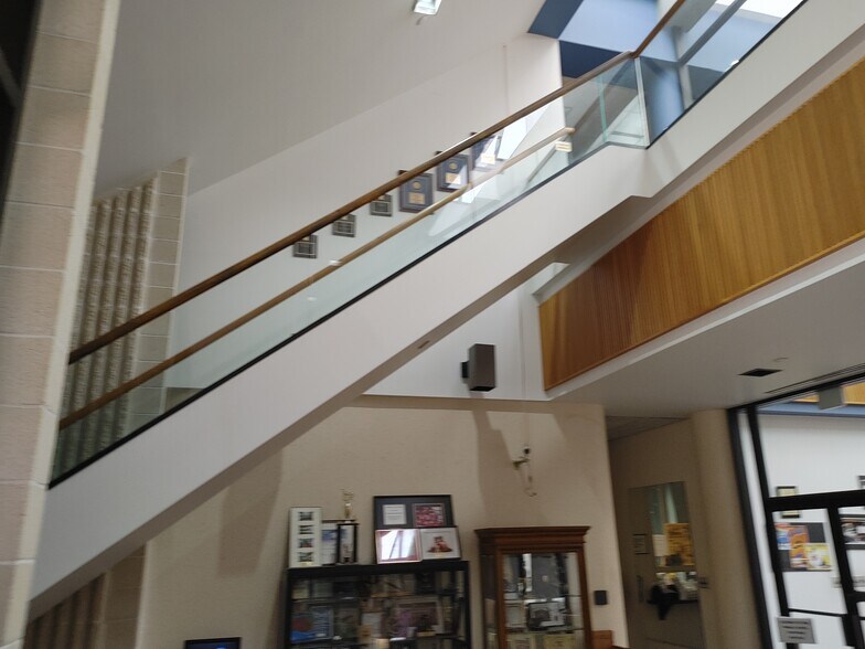 More Photos Of 2700 SW 13th St, Gainesville Office For Lease