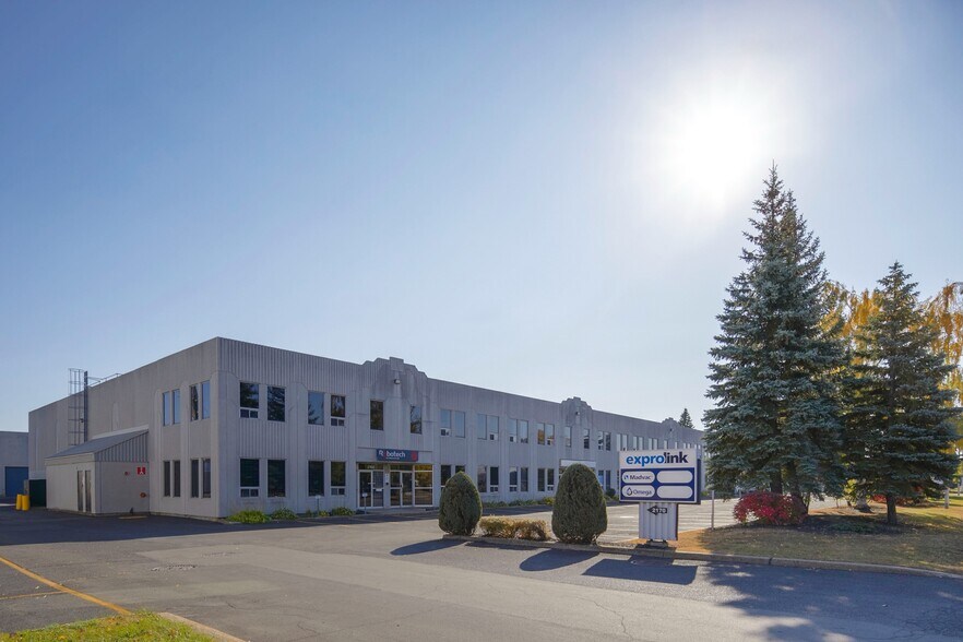 More Photos Of 2156-2168 Rue de la Province, Longueuil Light Distribution For Lease