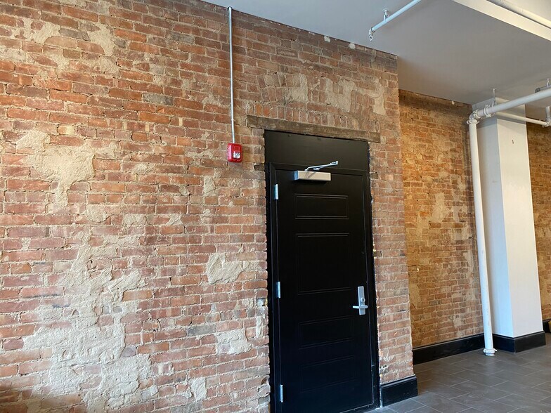 More Photos Of 324 Niagara St, Niagara Falls Apartments For Lease