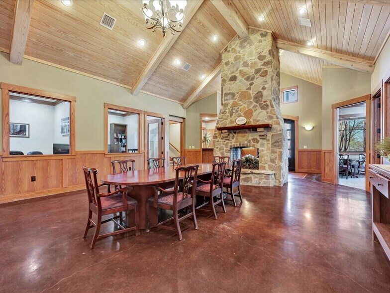 More Photos Of 7680 FM 2497, Lufkin Office For Sale