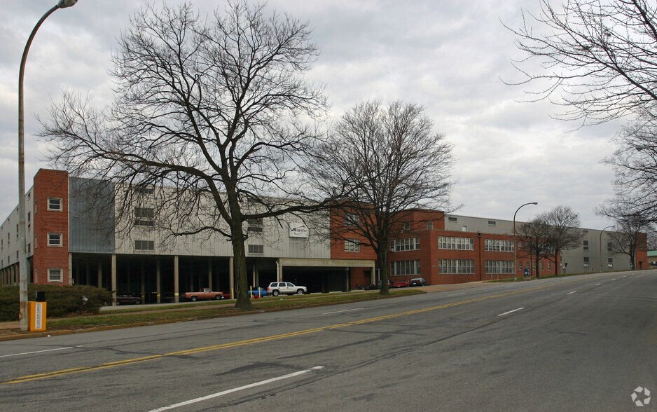 More Photos Of 4327 Gustine Ave, Saint Louis Self Storage For Lease