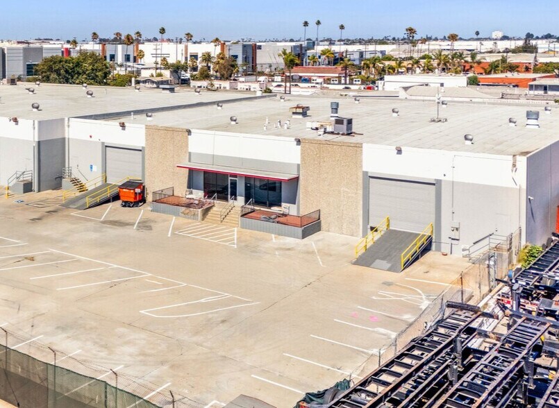 More Photos Of 400 W Gardena Blvd, Gardena Warehouse For Lease