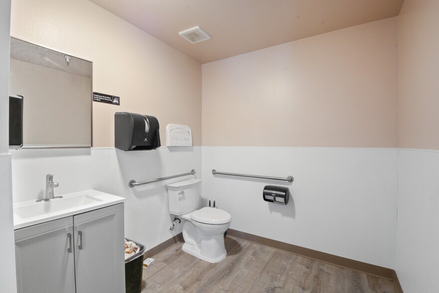 More Photos Of 2296 N Batavia St, Orange Warehouse For Sale