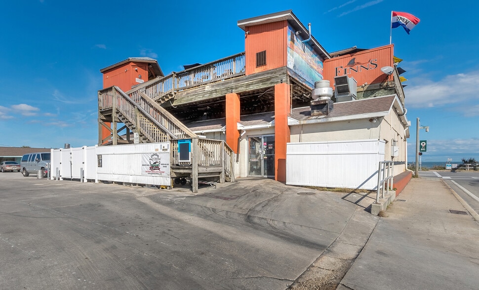 More Photos Of 101 Oceanshore Blvd, Flagler Beach Bar For Sale