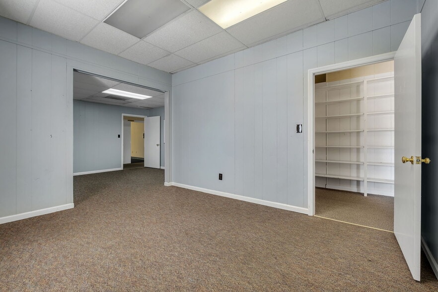 More Photos Of 1690 Capital Cir SW, Tallahassee Warehouse For Sale