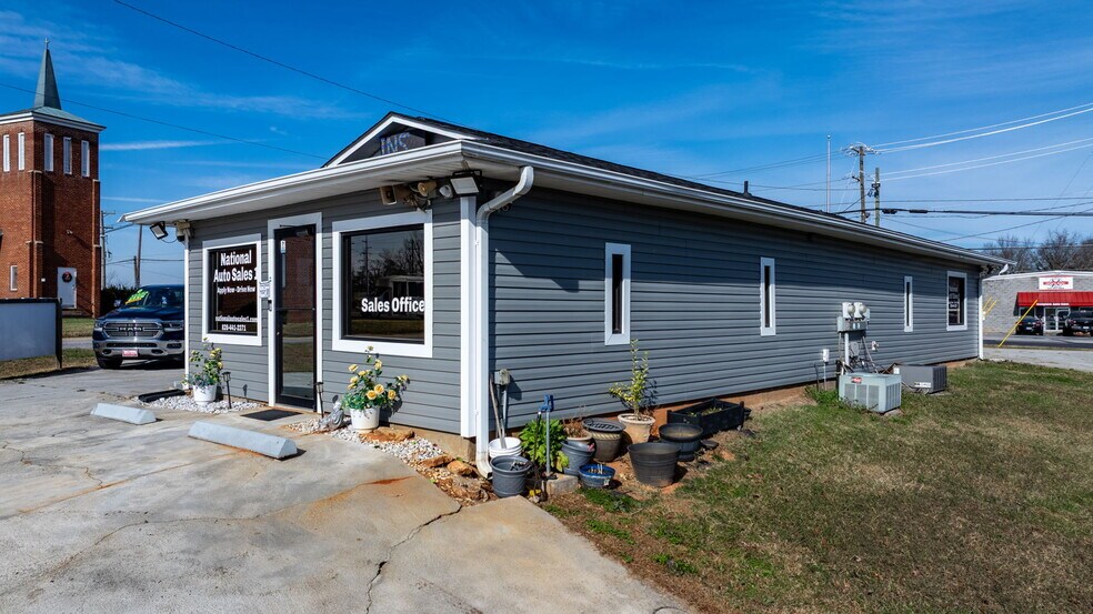 More Photos Of 121 13th St SW, Hickory Office For Sale