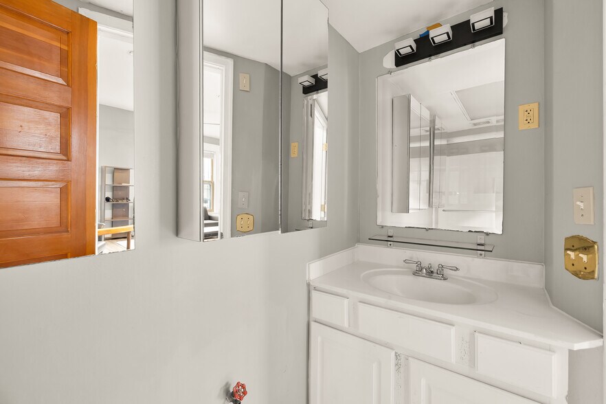 More Photos Of 500 9th St SE, Washington Apartments For Sale