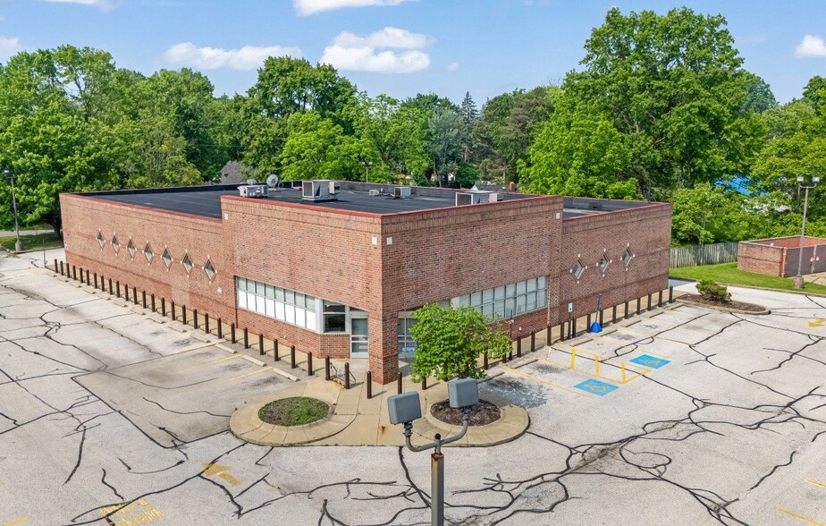 More Photos Of 2840 Youngstown Rd SE, Warren Drugstore For Sale