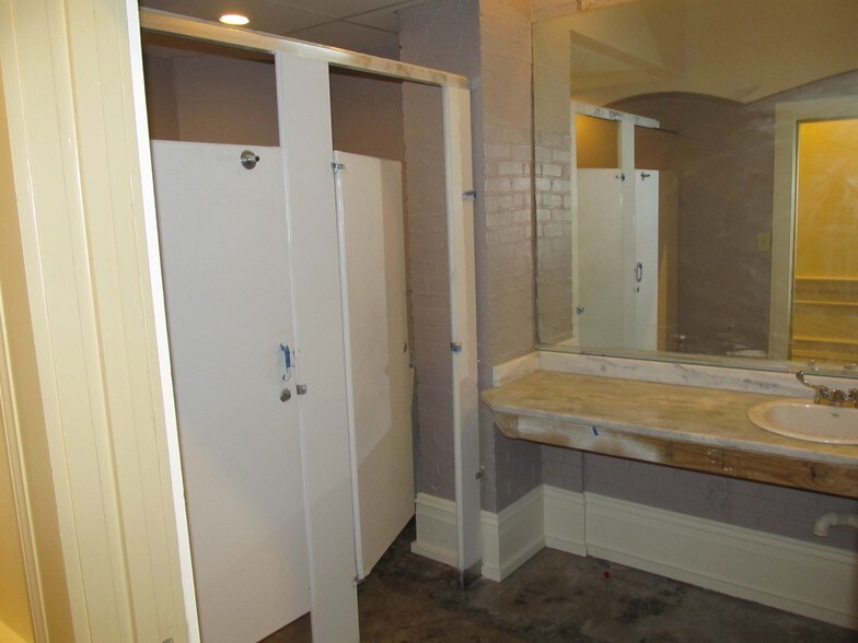 More Photos Of 1101 Sophia St, Fredericksburg Restaurant For Lease