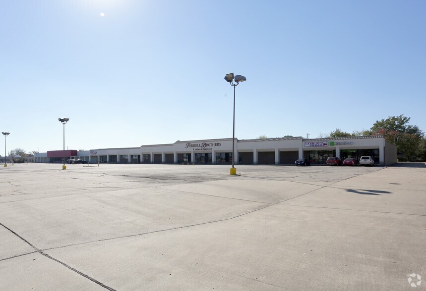 More Photos Of 405 N McCoy Blvd, New Boston Unknown For Lease