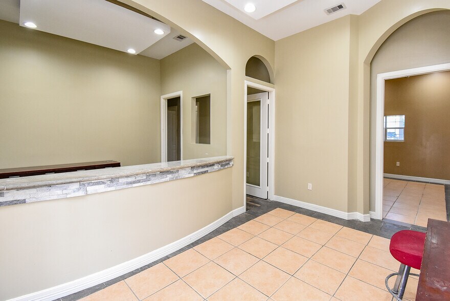 More Photos Of 9527 Ponderosa Ln, Houston Medical For Lease