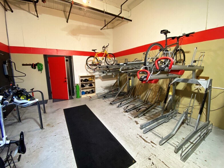 More Photos Of 711-719 SE Grand Ave, Portland Office For Sale