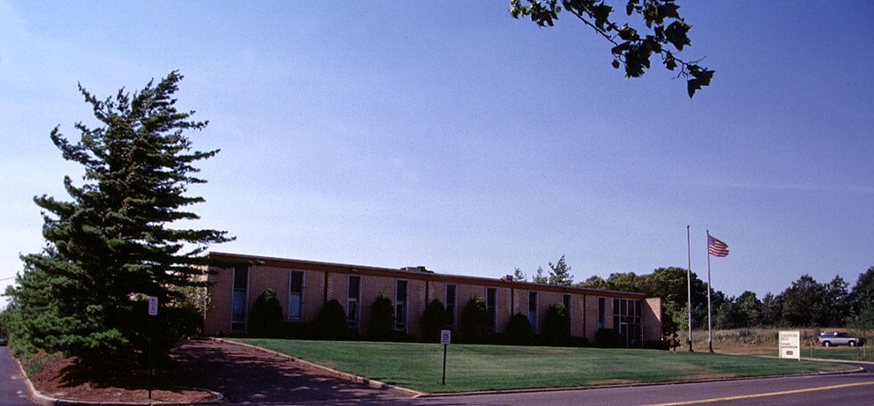 More Photos Of 210 Express St, Plainview Warehouse For Lease