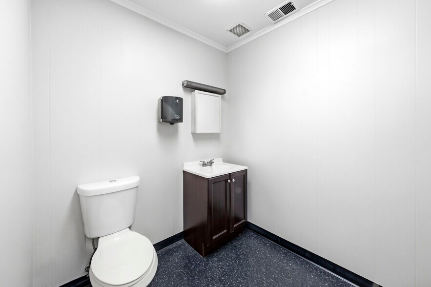 More Photos Of 801 Jerusalem Rd, Scotch Plains Warehouse For Lease