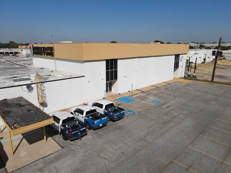 More Photos Of 1530 W Sam Houston Pky N, Houston Warehouse For Lease