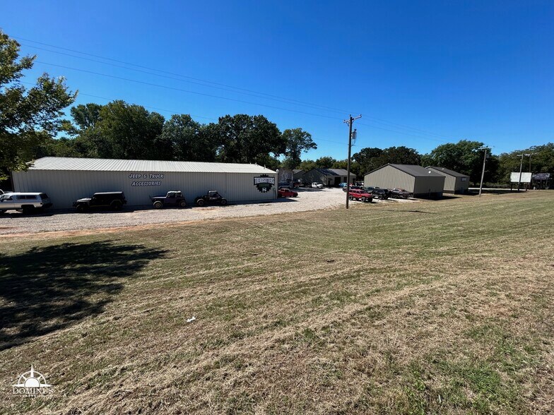 More Photos Of 121 Greenwood Cut Off Rd, Weatherford Warehouse For Sale