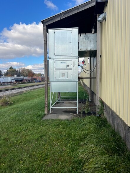 More Photos Of 930 Single Ave, Wausau Manufacturing For Sale